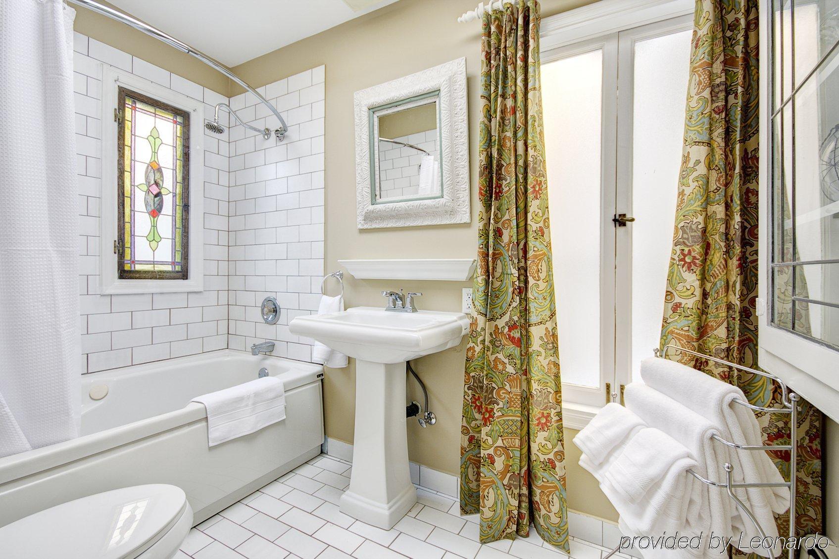 The English Bay Inn Langley Zewnętrze zdjęcie