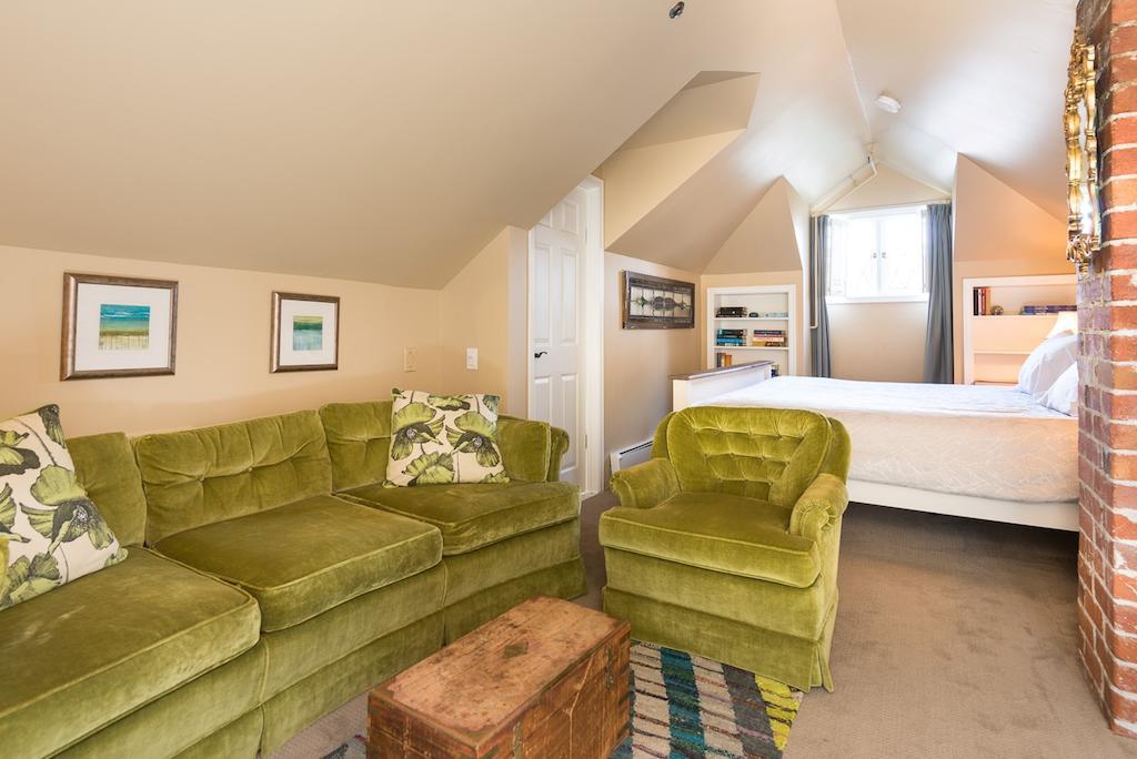 The English Bay Inn Langley Zewnętrze zdjęcie