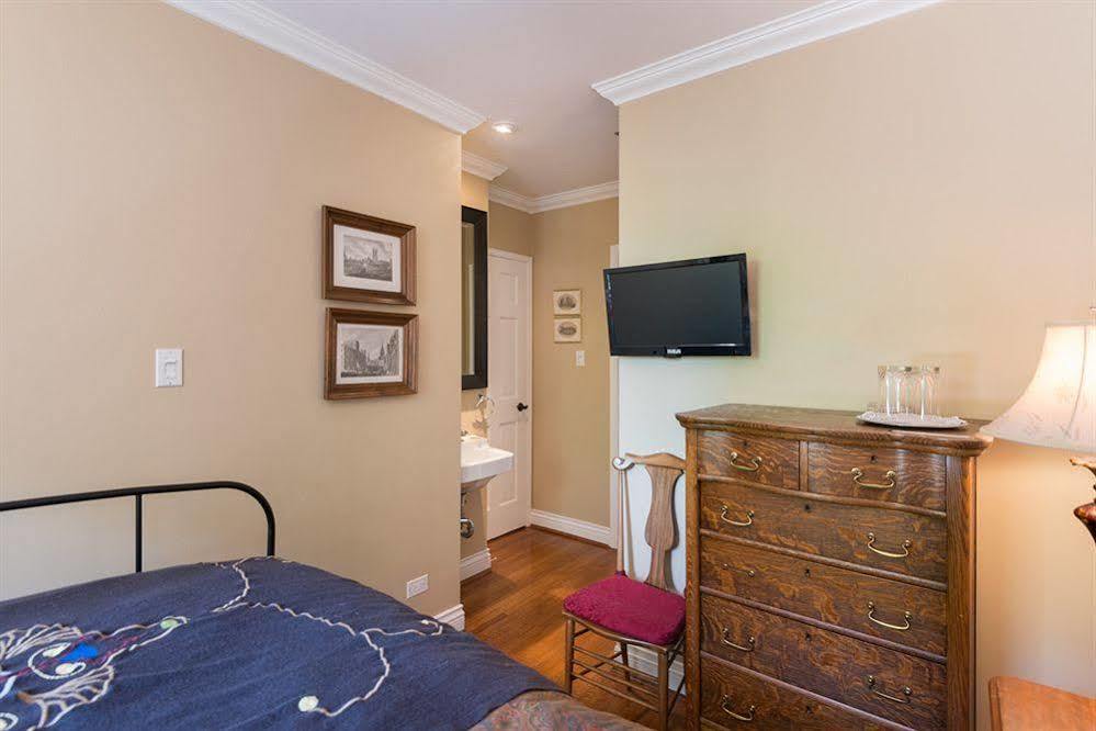 The English Bay Inn Langley Zewnętrze zdjęcie