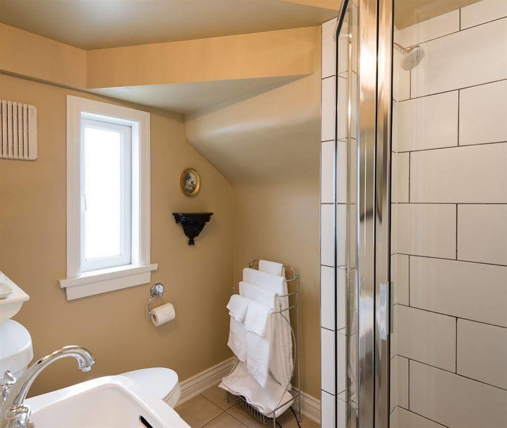 The English Bay Inn Langley Zewnętrze zdjęcie